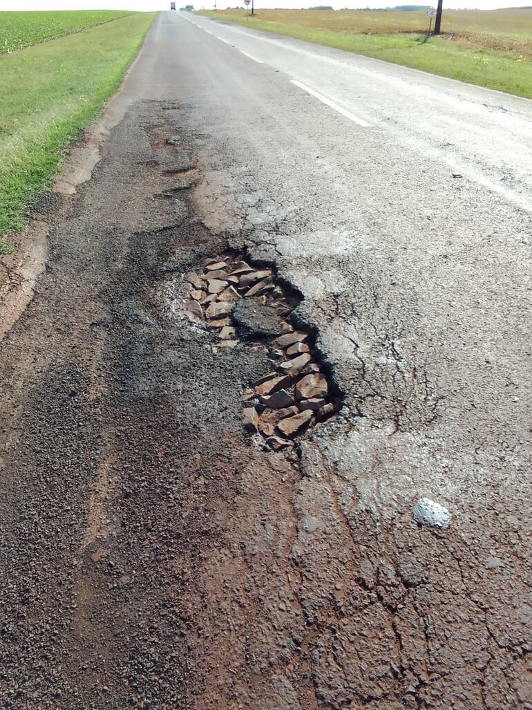 La ruta se encuentra muy deteriorada y ha sido causante de una serie de accidentes de tránsito. 