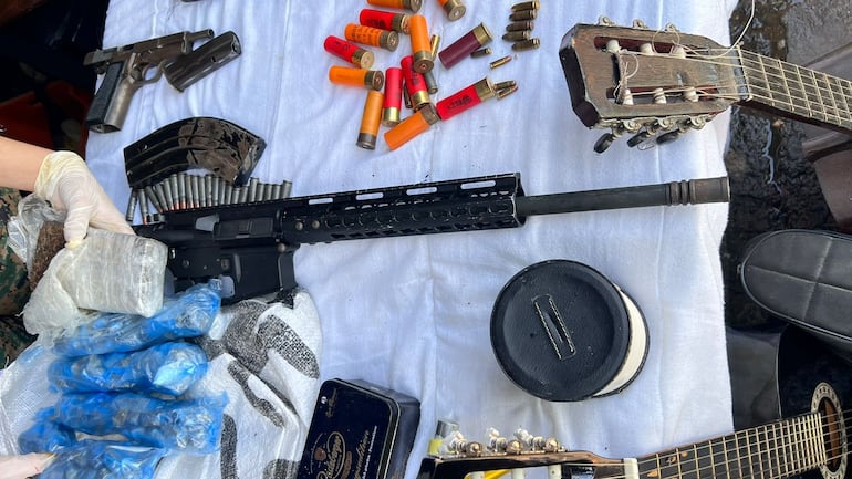 Armas requisadas en el operativo Veneratio en Tacumbú.