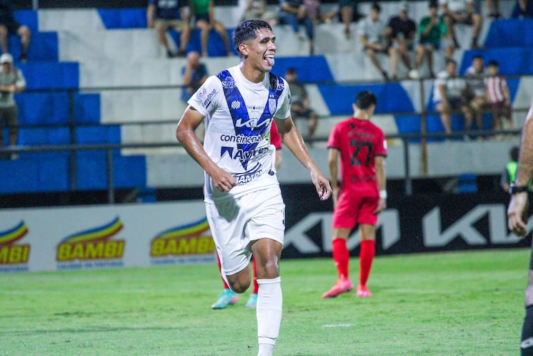 Festejo con Fortaleza: Ameliano estrenó su estadio con victoria 2-1 sobre Nacional