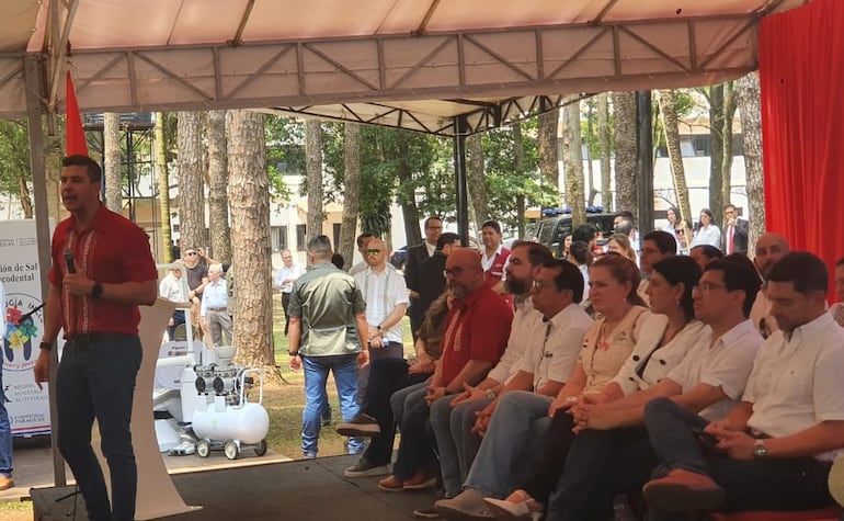 El presidente de la República Santiago Peña recorre este jueves las ciudades de Alto Paraná. El presidente de la República, Santiago Peña, participó esta mañana en la Expo Inmobiliaria en Ciudad del Este como parte de su Día de Gobierno en Alto Paraná y en su discurso aseguró que Paraguay tiene la mayor estabilidad política de América Latina, pese a que en el país se vive un clima de hostilidad.