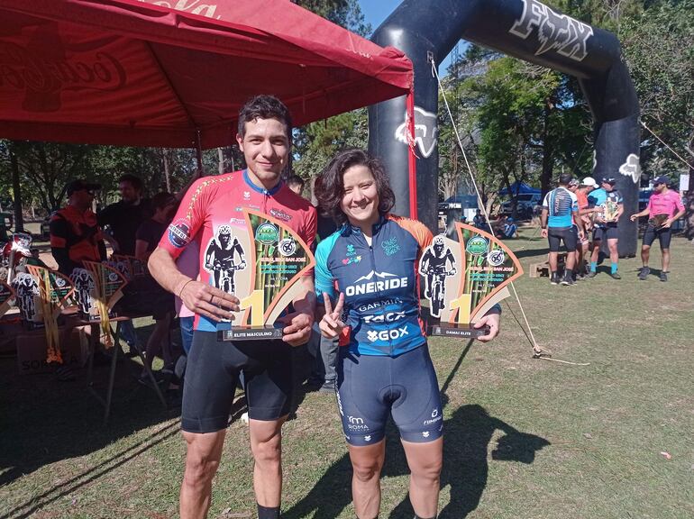 Los reyes del ciclismo Esteban Portillo y Silvia Rodas en San José de los Arroyos.