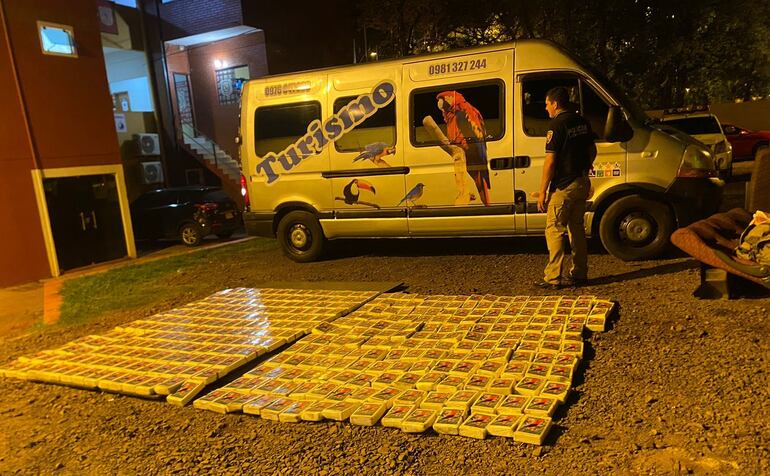 La cocaína hallada en el doble fondo del vehículo que salió del departamento de Amambay con destino a Brasil.