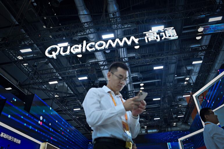 Qualcomm anuncia un acuerdo con Apple para el suministro de chips de iPhone hasta 2026. (AFP)