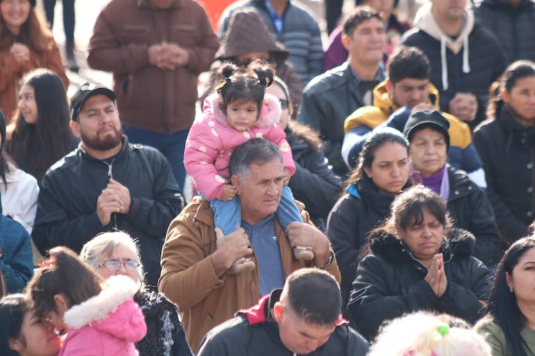 Importante concurrencia de feligreses en la basílica de Caacupé