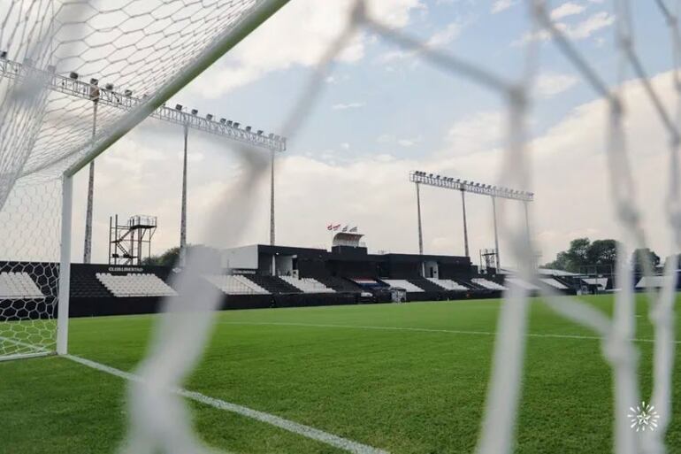 Vista de la zona de Preferencia del estadio La Huerta, perteneciente al Club Libertad.