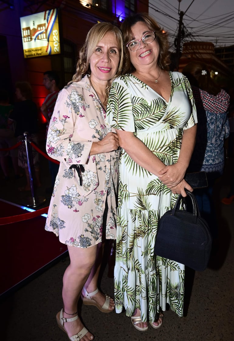 Diana Ivaszuk y Lilian Báez.