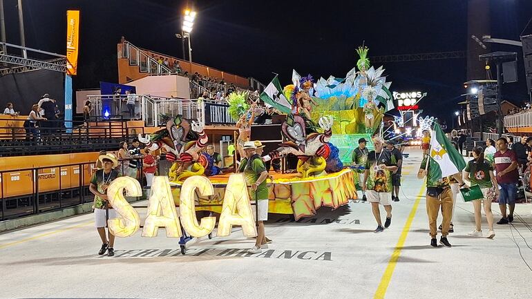 Imágenes de las primeras presentaciones en la segunda noche de brillo, magia y color del Carnaval en Encarnación