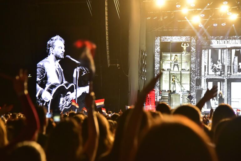 Ricardo Arjona durante su último concierto en Asunción, en agosto de 2022.