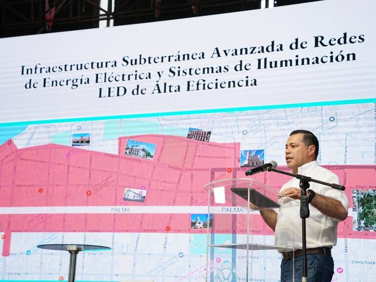 El titular de la ANDE, Félix Sosa, durante la presentación de proyecto.