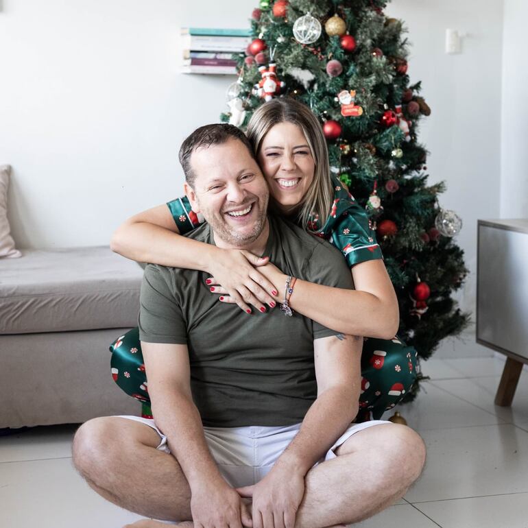 ¡Siempre enamorados! Denise Hutter y Aldo Franco esperan una nueva Navidad juntitos. (Instagram/Denise Hutter)