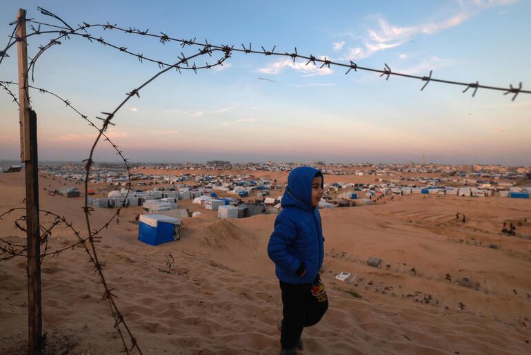 Un niño en un campo de refugiados en Rafah, en el sur de la Franja de Gaza.
