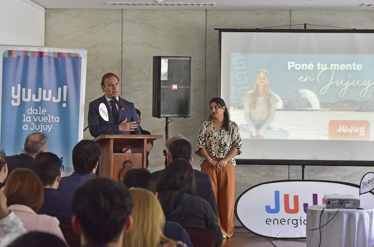 Jaime Cassola, gerente general de Paranair, durante la presentación de la nueva ruta Asuncion-Jujuy.