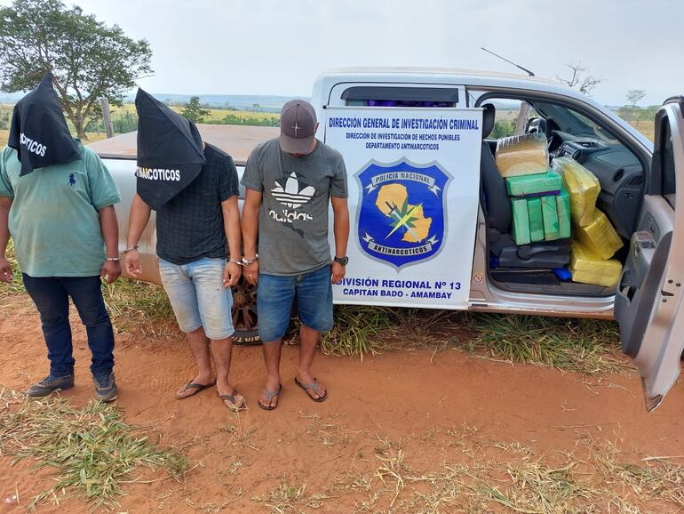 Los hermanos Derlis y Luis Alberto Gavilán Villagra, y quien dice llamarse Ronald Antonio Lezcano Lezcano, detenidos.