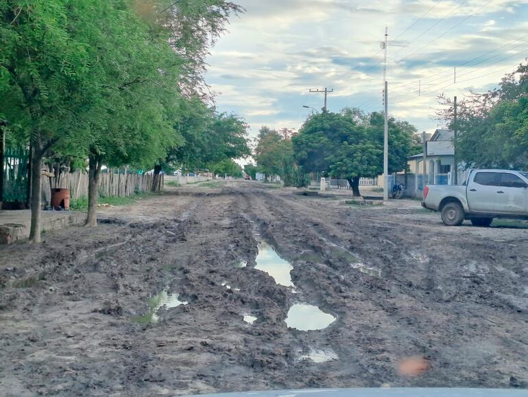 En estas condiciones se encuentran la mayor parte de las calles de la comunidad.