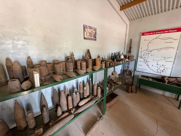 Interior del museo en Campo Vía que posee una gran colección de vestigios de la Guerra del Chaco (1932-1935).