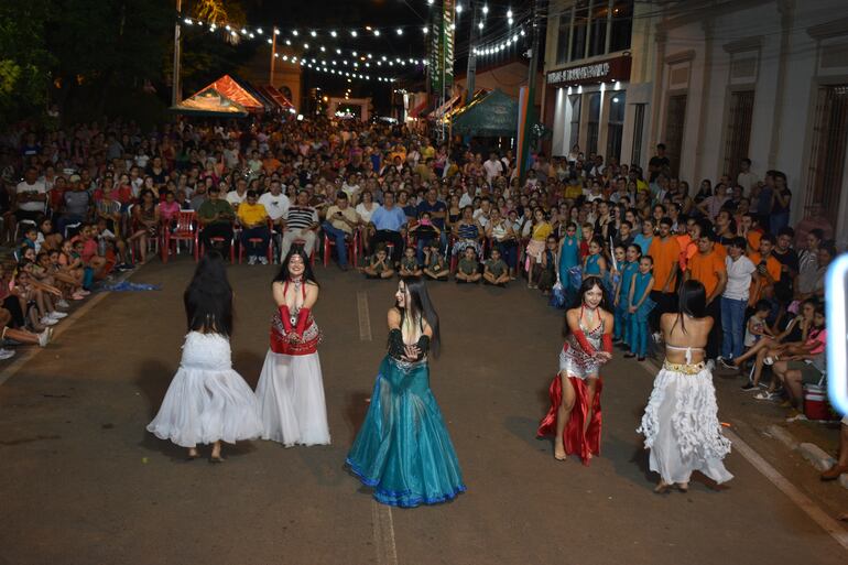 Elencos sampedranos ofrendaron con la danza a la ciudad por el aniversario