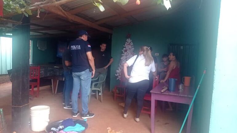 La comitiva fiscal-policial no encontró al buscado en la vivienda allanada.