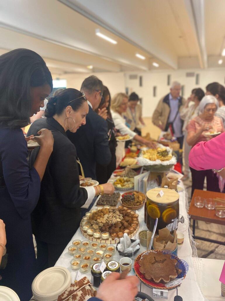 En la Semana de América Latina y el Caribe (SALC) 2023, que se llevó a cabo en la UNESCO en Paris, Francia, en el mes pasado, ofrecieron una experiencia gastronómica de la cocina paraguaya con Alimentos Autóctonos, brindando a todos los participantes un viaje de sabores ancestrales de los pueblos del Chaco Paraguayo.