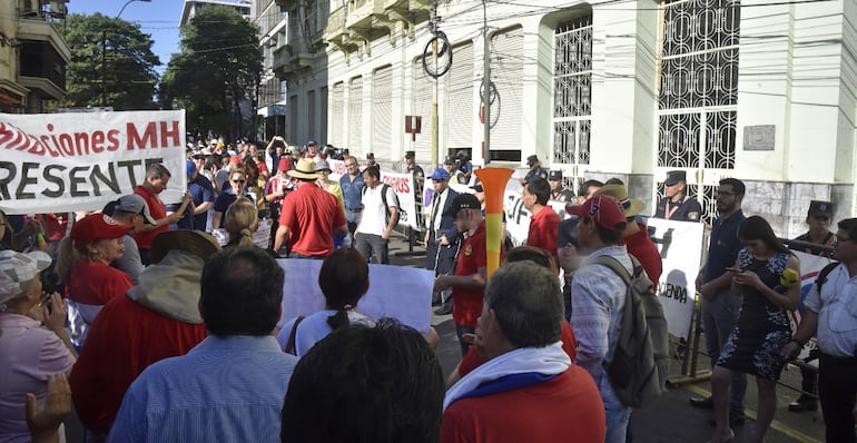 A través del proyecto de ley de modificación de la función pública que el Gobierno presentó al Congreso -resistido por sindicatos-, se proponen  cambios para nombramientos y contrataciones.