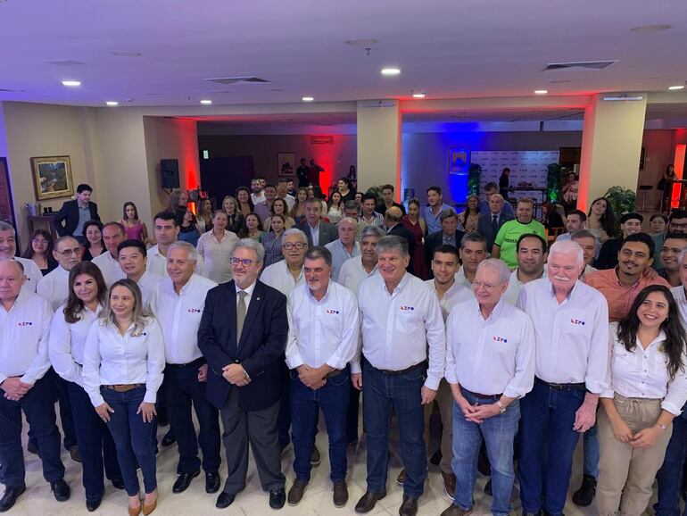 Directivos de la UIP y la ARP, en un evento del Consorcio Expo de Mariano Roque Alonso. Con saco, el presidente de la UIP, Ing. Enrique Duarte.