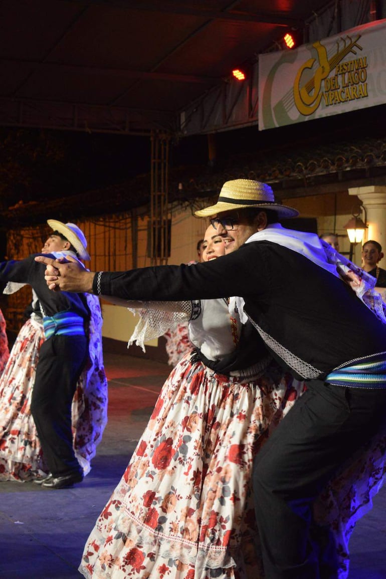 Maravillosos espectáculos ofrecieron talentosos bailarines de diversas generaciones durante el Festival Nacional de Danzas y el Festival Local de Danzas de la 52° edición del Festival del Lago Ypacaraí.