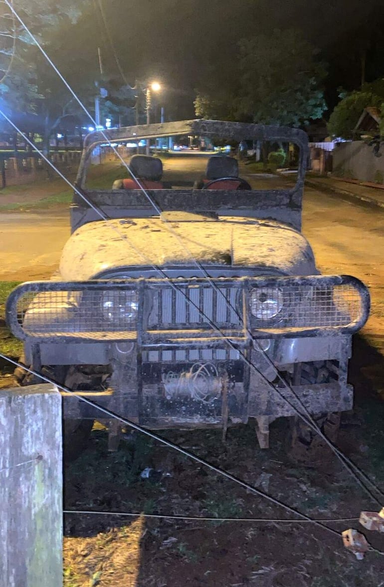 El conductor y la joven, quien falleció tras el vuelco del vehículo, circulaban en una camioneta sin chapa y sin número de chasis.