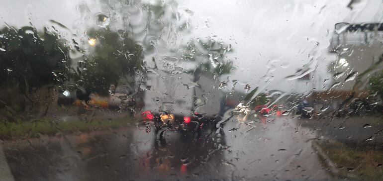 Lluvias intensas se registran este viernes en Ciudad del Este y otros municipios del Alto Paraná.