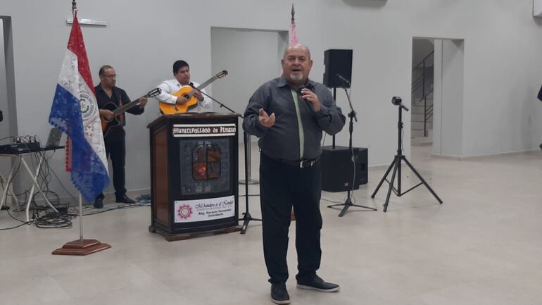 El cantante Roberto Fernández interpretó “Nde ratypykúa” de Félix Fernández. En guitarras, estuvieron Diosnel Aldama, y Joel Godoy.