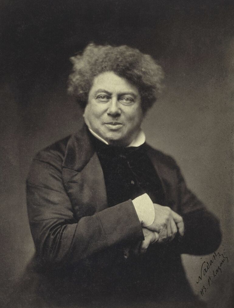 Alexandre Dumas conocido en los países hispanohablantes como Alejandro Dumas, fue un novelista y dramaturgo francés, autor de famosas obras de la literatura universal, como "Los tres mosqueteros" y "El conde de Montecristo", "El tulipán negro", entre otras. Su hijo, con el mismo nombre, también un escritor.