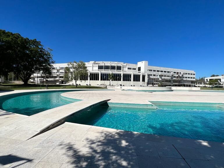 La residencia para adultos cuenta con una piscina dónde los pacientyes podrán hacer las actividades de hidrogimnasia.