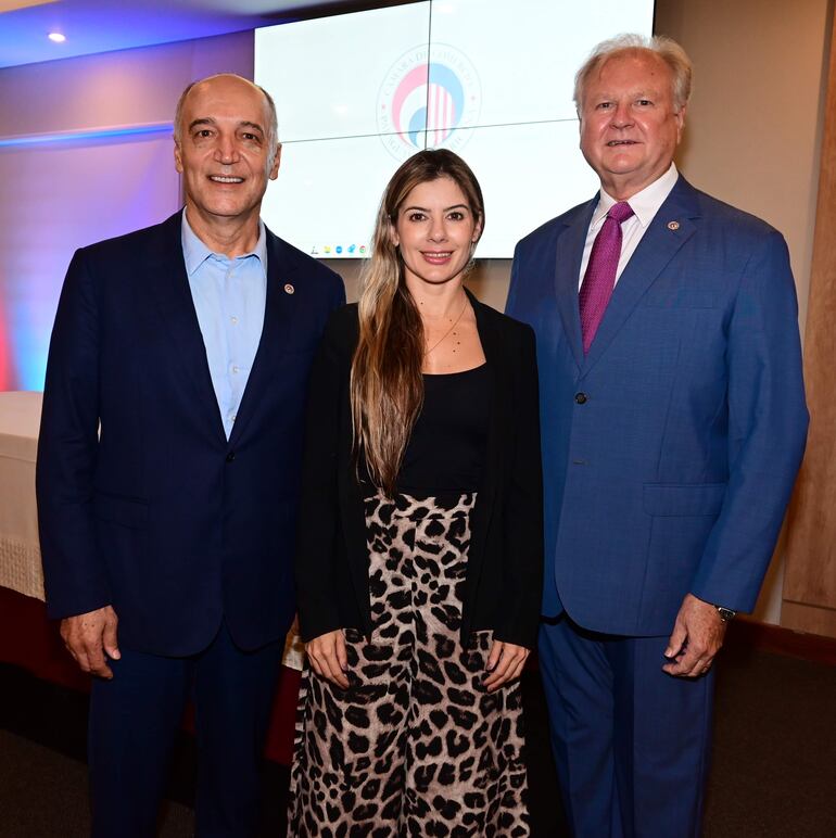 Alex Hammud, Estefanía Elicetche y Peter Hansen.