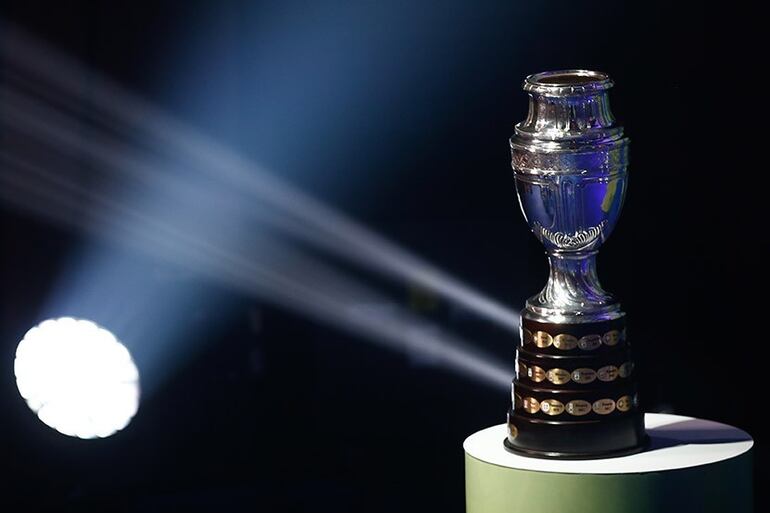 El trofeo de la Copa América.