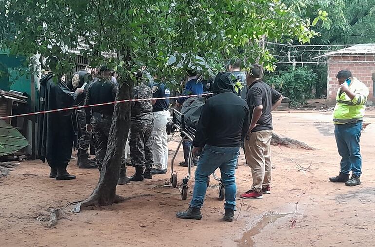 Dos mujeres fallecieron hoy al ser arrastradas por el raudal en Luque.