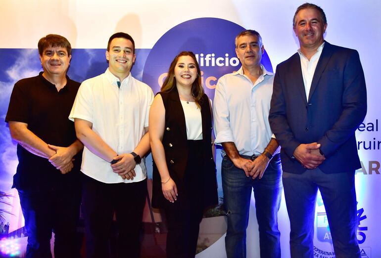 Sergio Fanego, Carlos Lara, Amy Rodríguez, Guillermo Fanego y Christian Verlicchi.