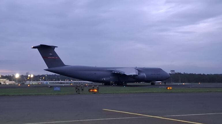 El C5 Super Galaxy es uno de los aviones de transporte militar más grandes del mundo.