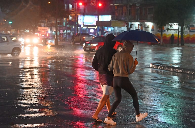 Lluvias afectaron también la capital este domingo.