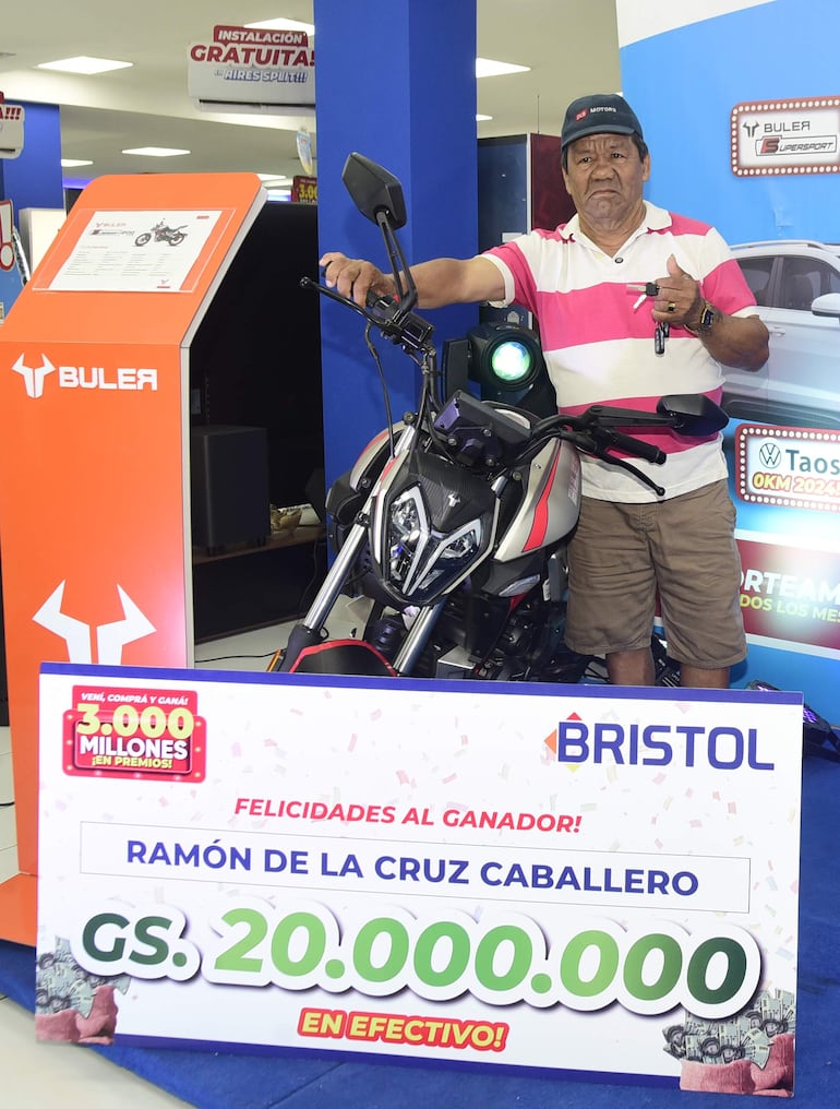 De La Cruz Ramón Caballero recibió una fabulosa moto Buler Super Sport más 20 millones de guaraníes.