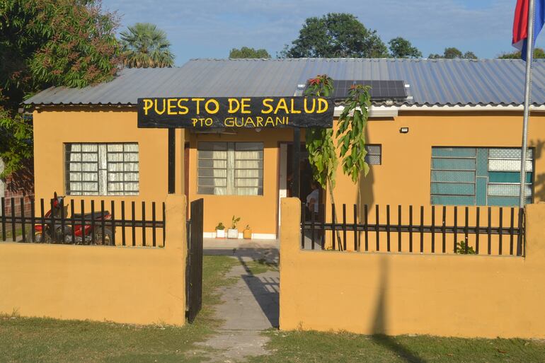 Pequeño puesto de salud de Puerto Guaraní, donde se carece de servicios de un profesional médico.