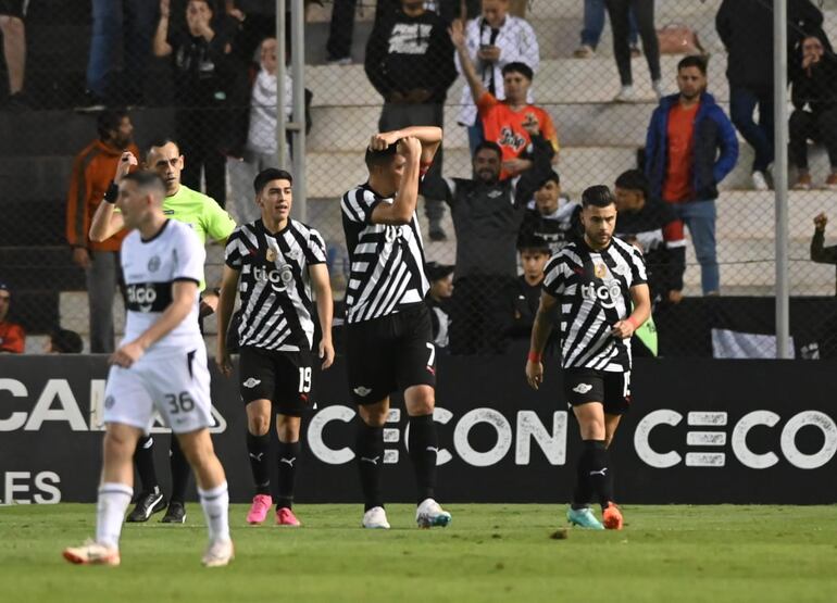 Libertad goleó a Olimpia y se aleja en la clasificación