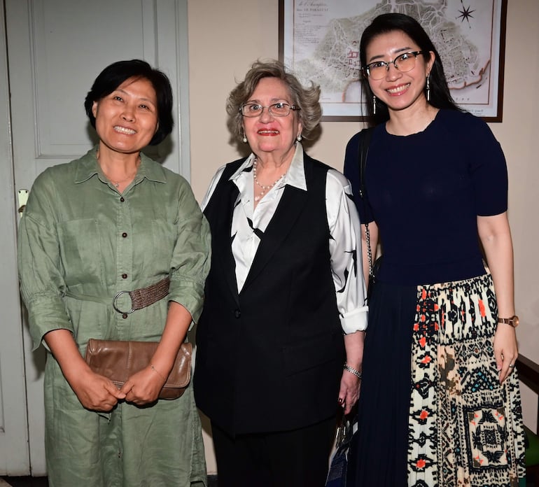  Chung Bong Nam, Carmen Dacosta de Galeano y Angela Kim. 