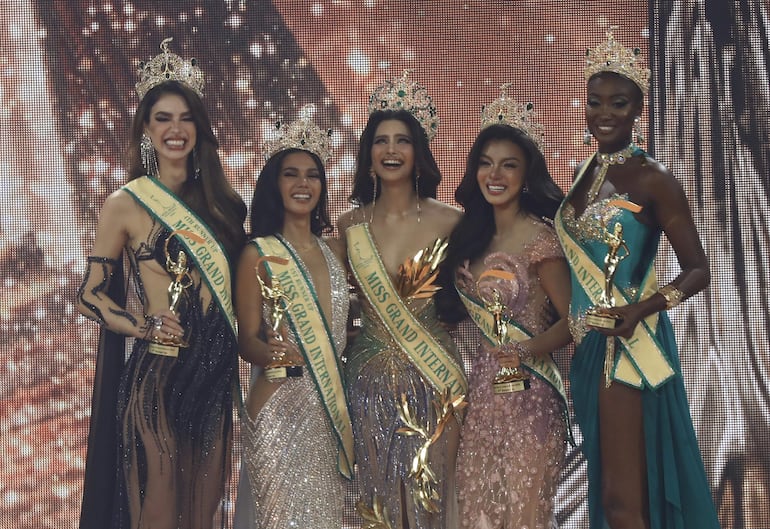 Las ganadoras del certamen Miss Grand International 2024 Rachel Gupta de India, Christine Juliane Opiaza de Filipinas, Thae Su Nyein de Myanmar, Safietou Kabengele de Francia, y  Talita Hartmann de Brasil
