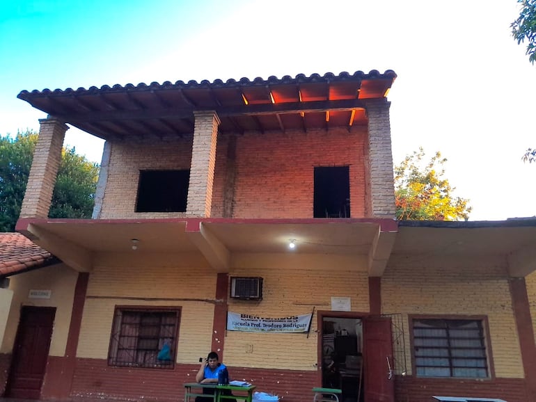 Dos aulas del Colegio Nacional Teodoro Rodríguez, que debe ser derribada por fallas estructurales.