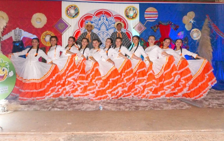 
Integrantes del Elenco UGP Jeroky, filial Maracaná, fue uno de los participantes del festival realizado en homenaje de la ciudad de Guayaybí.