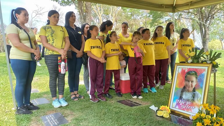 Acto religioso con motivo del primer aniversario de la muerte de la niña Thirza Belén Portillo Franco, fallecida a causa de una sobredosis de anestesia en un consultorio odontológico.  