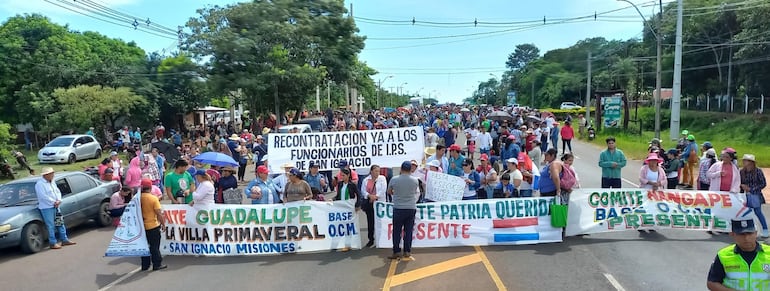 Con una manifestación y cierre de la ruta Py 01 de manera intermitente, campesinos exigen al Gobierno Nacional, mayor compromiso, en salud, obras viales y producción agropecuaria.