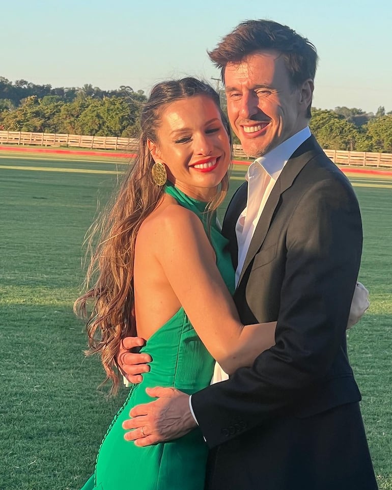 “Pampita “Ardohain y Roberto García Moritán.