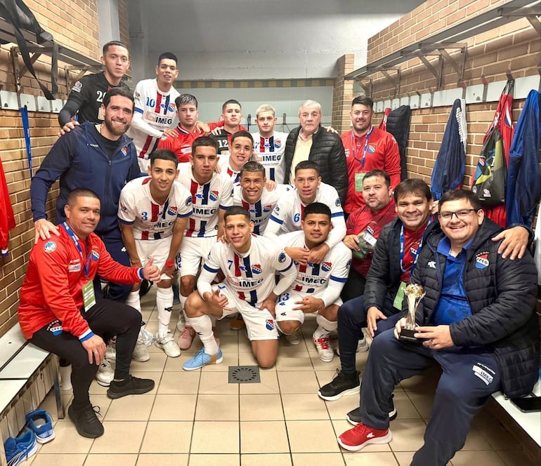 Celebración albirroja en vestuarios tras la victoria frente a Italia en el Mundial de fútbol de salón.