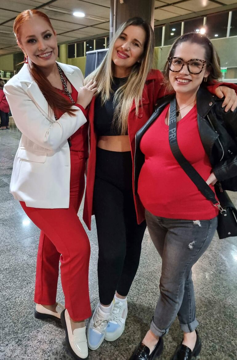  Perla Servián, Yeyny Ortiz y Gabriela Mixco.