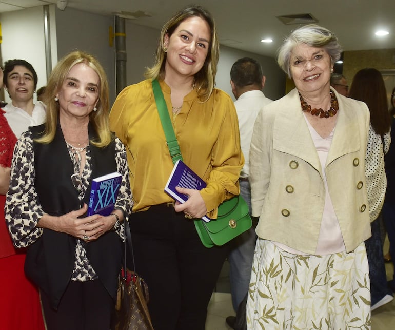 Beatriz Bosio, Ana Barreto y Milda Rivarola.