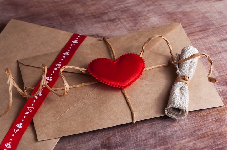 En la era digital, una carta de amor escrita a mano es un gesto increíblemente personal y significativo en el Día de San Valentín.